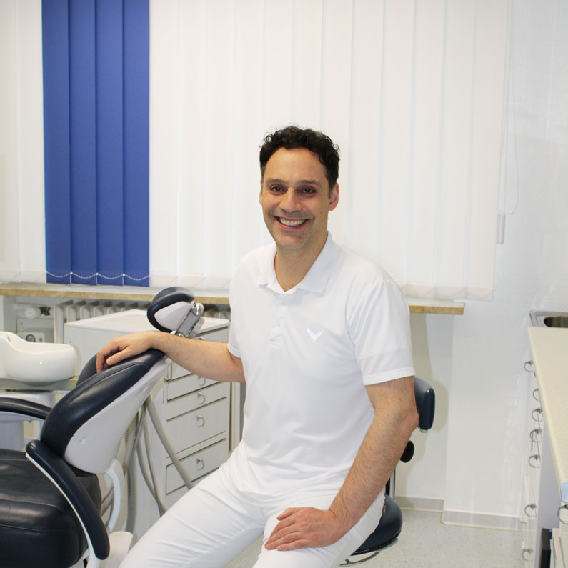 Zahnarzt Dr. Matthias Borho - Zahnarztpraxis in Karlsruhe Durlach - Slider Bild 1